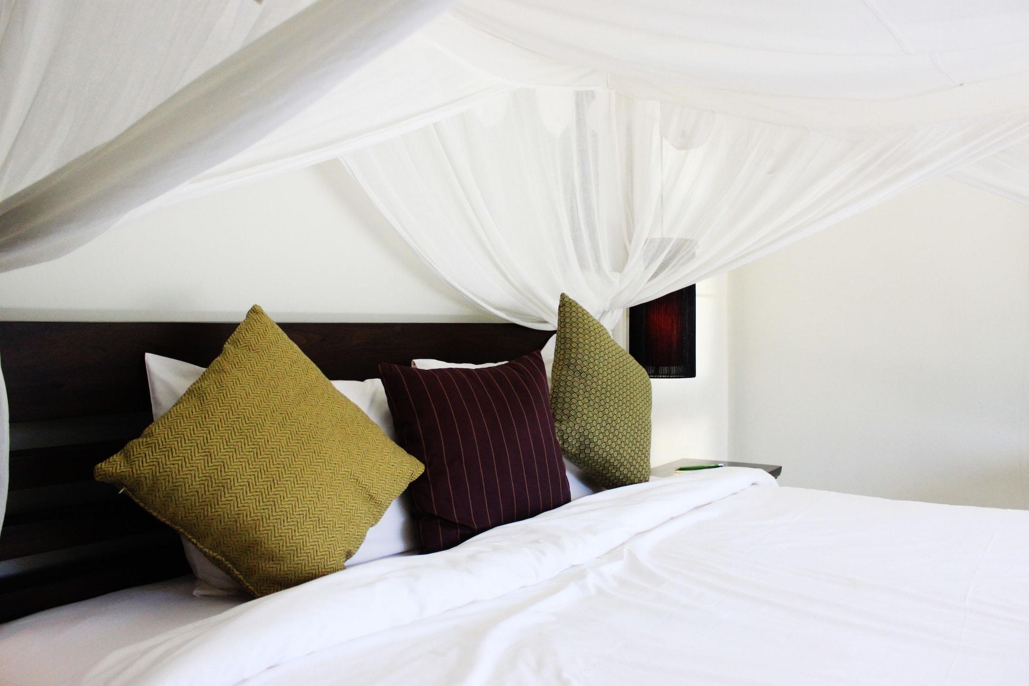 Two Villas Holiday Oriental Style Layan Beach Phuket Buitenkant foto
