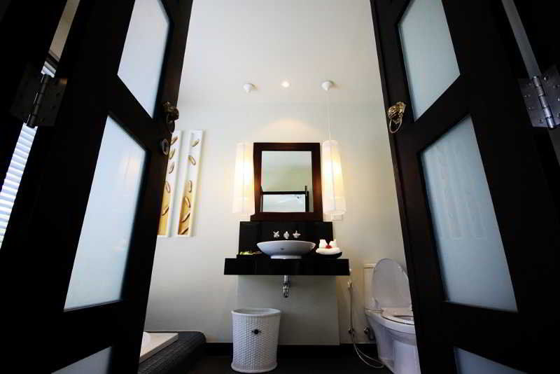 Two Villas Holiday Oriental Style Layan Beach Phuket Buitenkant foto